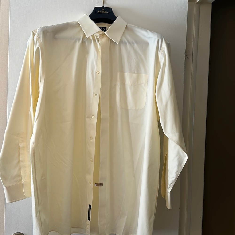 JoS A Bank Dress Shirt, great condition, professionally laundered. 35 sleeve